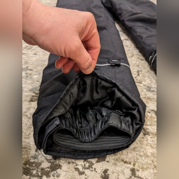 Phibee Unisex, Black, Adjustable, size 8/10 Waterproof snow/ski pants. - Picture 6 of 11